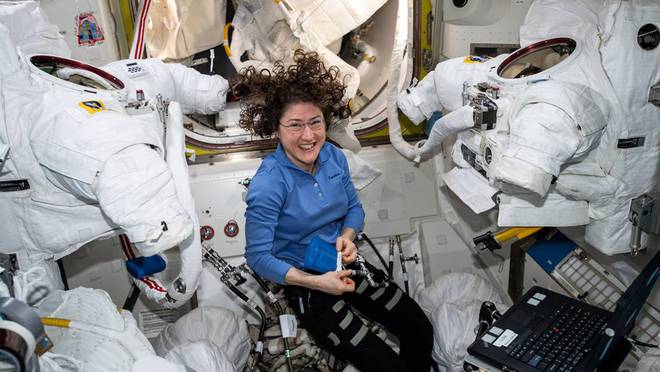 太空女宇航员们的生活需求该咋满足？如何保护隐私？有这些妙招(图11)