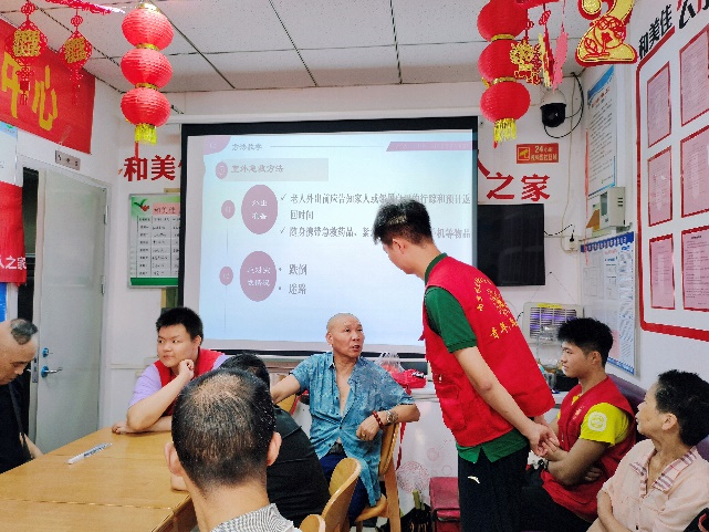 彩神南京师范大学“安全急救始于心生命沐光助前行”暑期实践：学急救妙招减独居烦恼(图2)