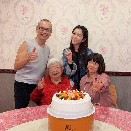 外婆104岁庆生！任容萱分享「3长寿生活秘诀」网惊叹：看不出破百岁(图1)